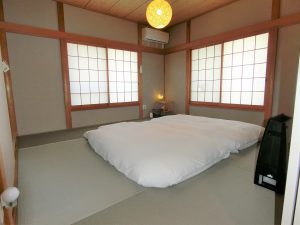 千葉県館山市船形の不動産、戸建て、貸別荘、リノベーション済み、２階は和洋の２部屋