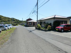 千葉県南房総市千代の不動産、旧三芳村の平家住宅、庭付き、北側は幅員広い公道です