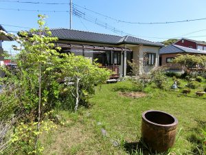 千葉県南房総市千代の不動産、旧三芳村の平家住宅、庭付き、緑が眩しく空気感もイイ