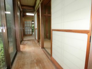 千葉県南房総市千倉町平磯の不動産、戸建て、海が見える別荘、雪見障子と縁側廊下