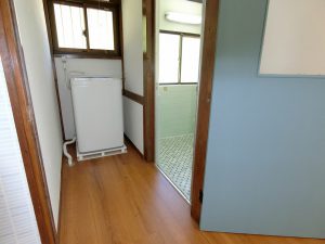 千葉県南房総市富浦町南無谷の不動産、戸建て、海望む高台別荘、移住、キッチン隣接の浴室です
