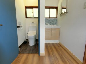 千葉県南房総市富浦町南無谷の不動産、戸建て、海望む高台別荘、移住、１階のトイレは西側に