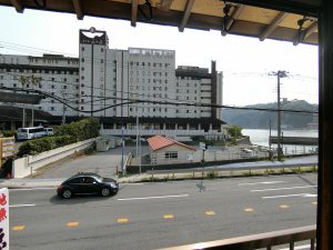 千葉県鴨川市内浦の不動産、飲食店、国道沿い、海が見える、窓からは海と大型ホテル