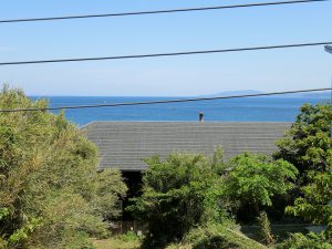 千葉県館山市坂田の不動産、戸建て、海が近い、海が見える物件、２階の窓から微かな海です