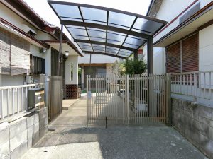 千葉県館山市塩見の不動産、中古戸建て、移住用途、門がありますね