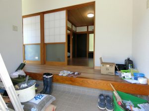千葉県南房総市富浦町南無谷の不動産、戸建て、海望む高台別荘、移住、広くて明るい玄関