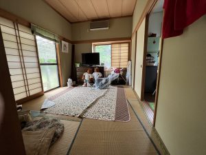 千葉県鴨川市西町の不動産、中古戸建て、広い庭付き、続いて西側別世帯の部屋へ