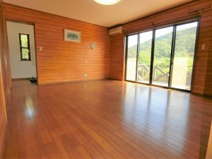 安房郡鋸南町中佐久間の中古住宅、ウッディな１１帖半