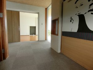 海一望、鋸南町アルカディア別荘地、玄関ホールに戻り隣室へ
