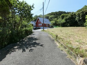 館山市神余の売り土地、東虹苑別荘地内、敷地に接する道路