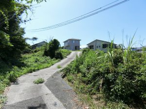 千葉県南房総市千倉町忽戸の中古戸建て、オーシャンビュー、少し引いた私道から