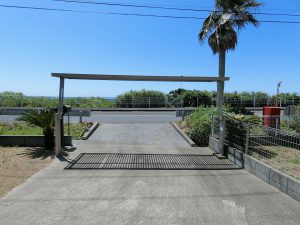南房総市白浜町の海別荘、道路を渡ってみましょう
