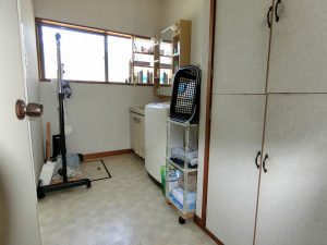 館山市浜田の中古戸建て、続いて洗面水回りへ