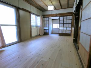 富津市山中の売り古民家、続いては建物東側に移動