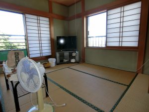 館山市浜田の中古戸建て、続いてキッチン隣接の和室