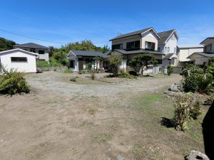 広い庭付き鋸南町の中古戸建、複数台の駐車も余裕