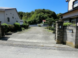 広い庭付き鋸南町の中古戸建、間口も広くて安心ですね