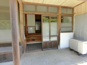 富津市山中の売り古民家、まず母屋から見ていきます