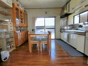 館山市浜田の中古戸建て、玄関前にＤＫです