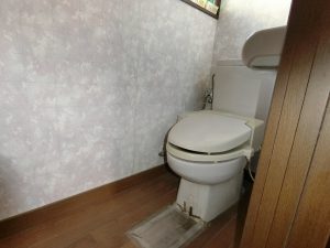 南房総市千倉町白間津の売中古住宅、1階のトイレです