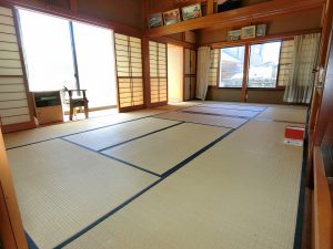 南房総市千倉町白間津の売中古住宅、玄関左手の和室続き間