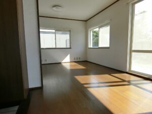 ＬＤＫを玄関から見てます