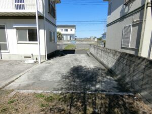 駐車場を南側から見てます