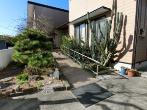 玄関までのスロープ画像