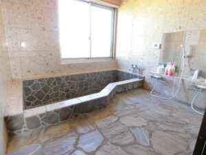 石風呂の浴室