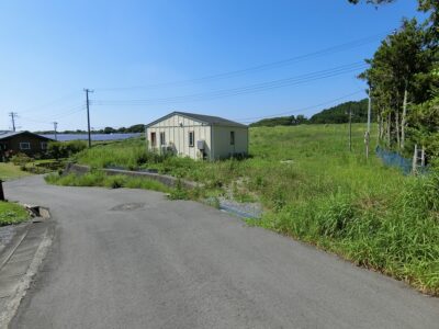 築浅ガレージ式売別荘　館山市神余　ワンルーム　1600万円 サムネイル画像2