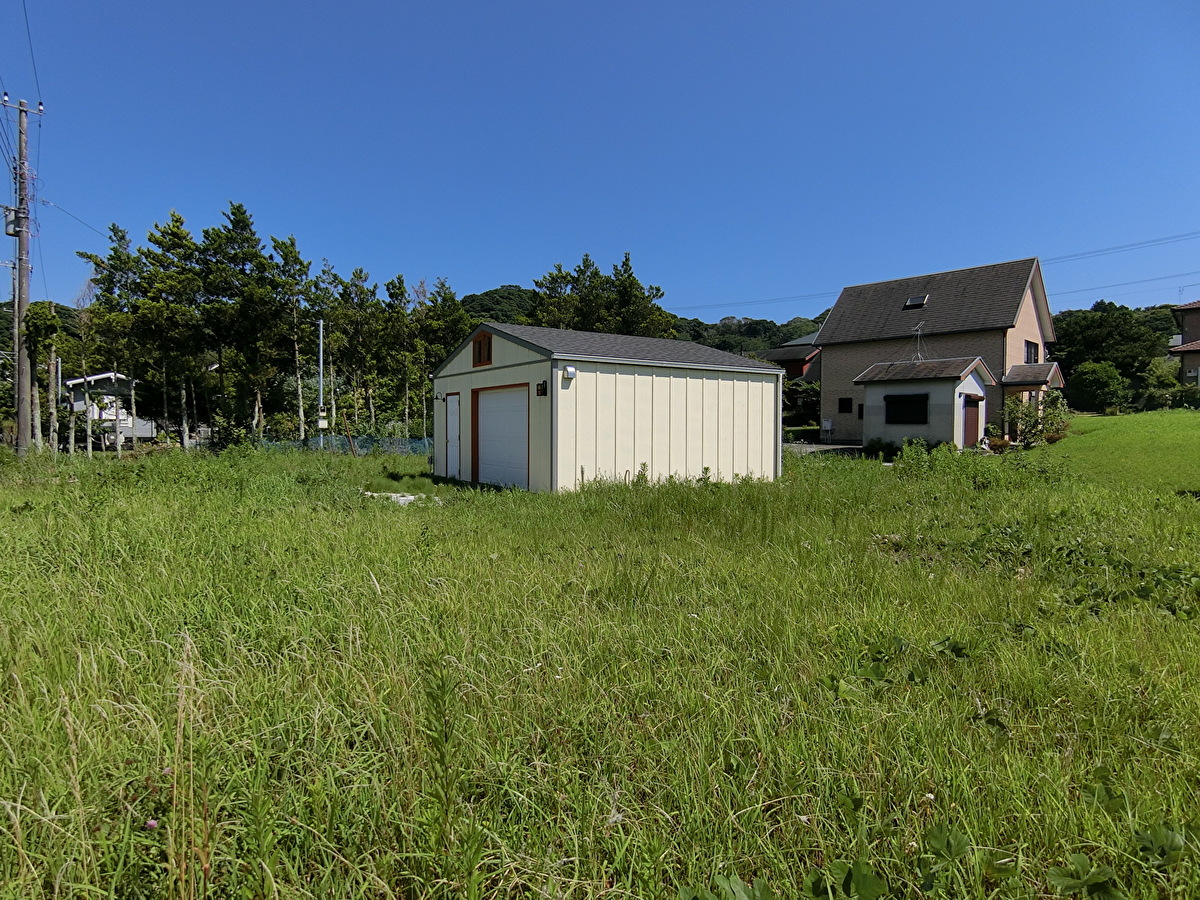 築浅ガレージ式売別荘　館山市神余　ワンルーム　1000万円 サムネイル画像1