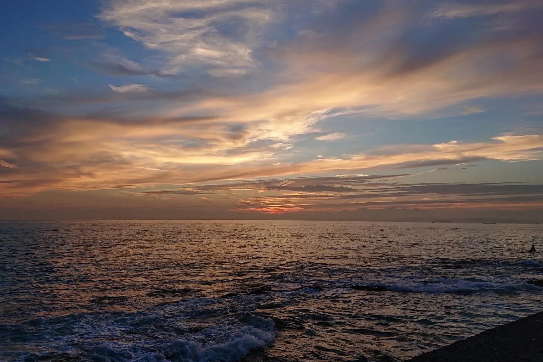 【益本さんが大好きな金谷の海と夕焼け】