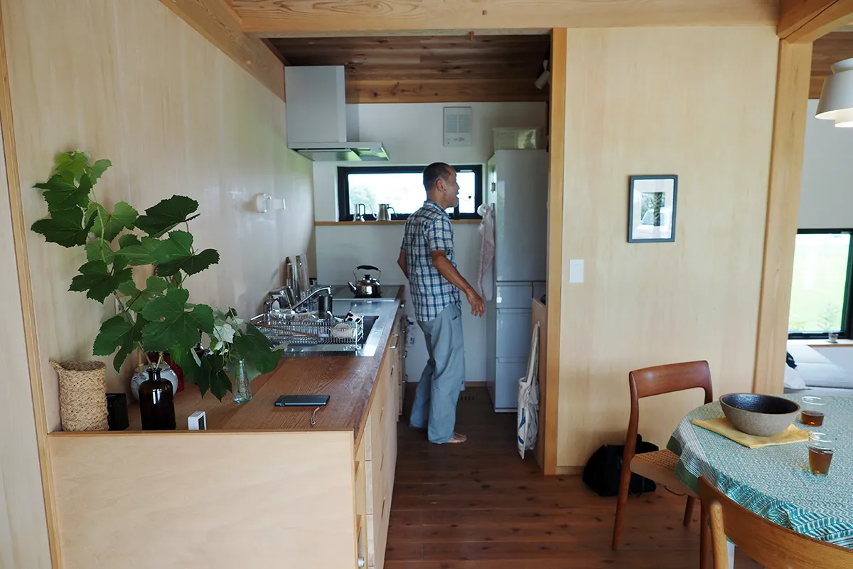 【パントリーが見えない設計のキッチン】