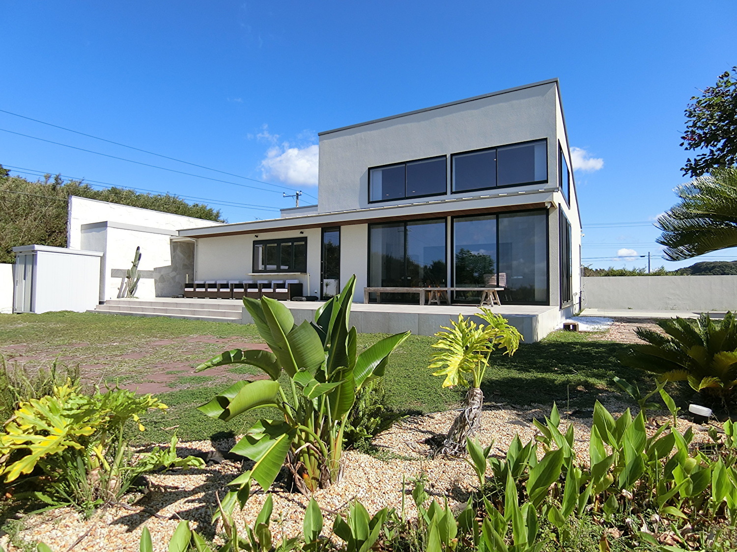 築浅海浜売別荘 館山市洲宮 3LDK 1億4800万円 サムネイル画像1