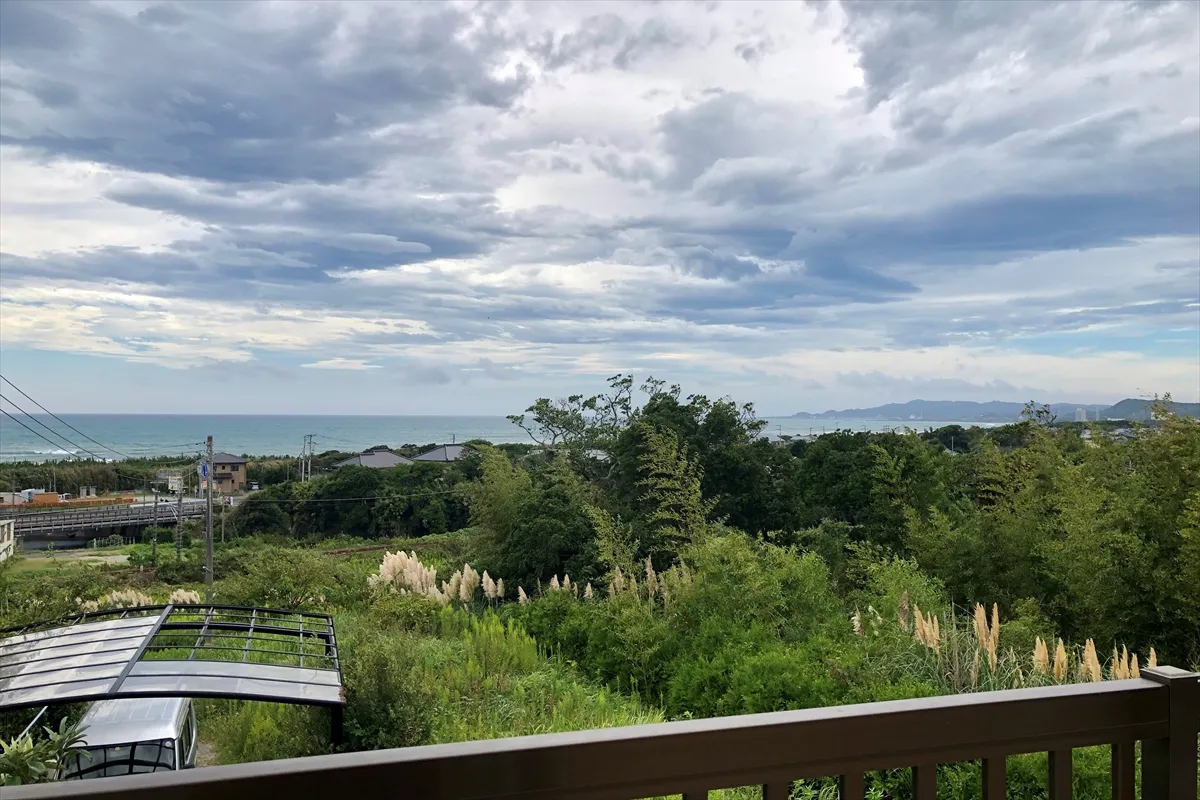 【2階のベランダから見える景色 太平洋が広がる】