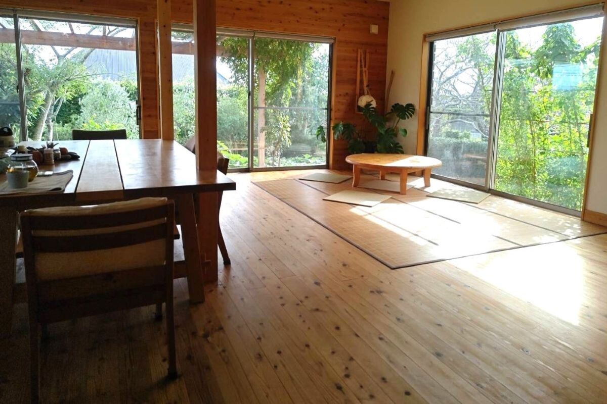 【自然の光と風を活かしたリビング】