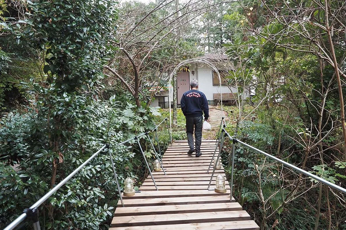 【隣接した2つの拠点をつなぐ橋】