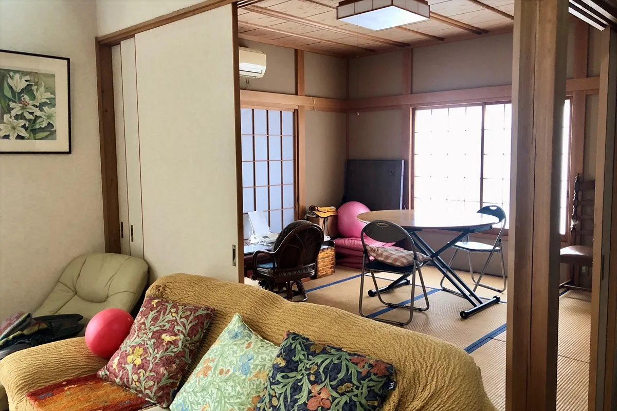 【和室。仕切りを開けるとリビングにつながる】