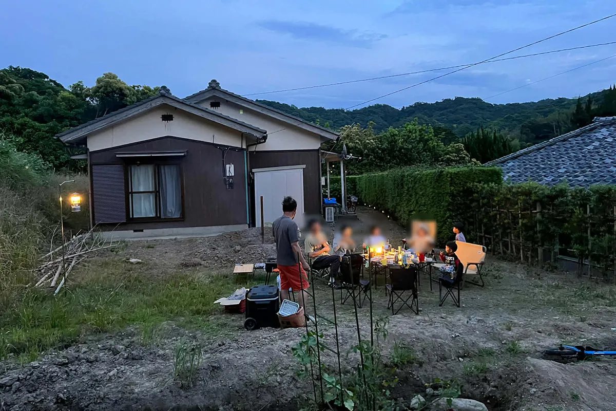 【家庭菜園のある庭でＢＢＱ】