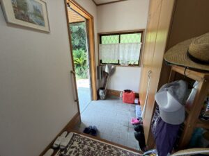 玄関を室内側から