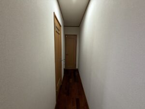 洗面に続く廊下