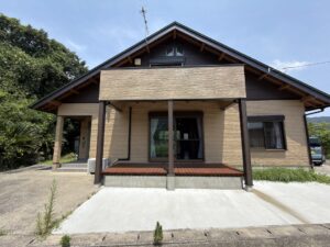 建物を正面から
