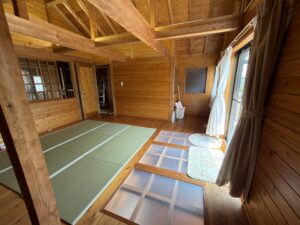 1階と2階で光を共有する明り取り